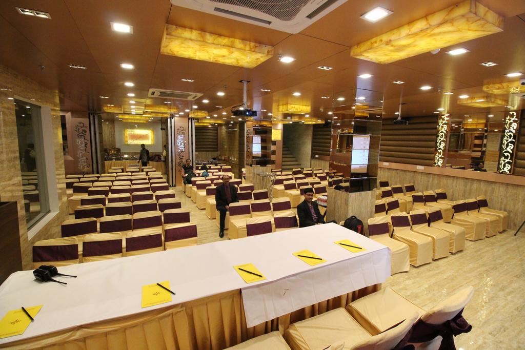Hotel Golden Grand Delhi  Exterior foto