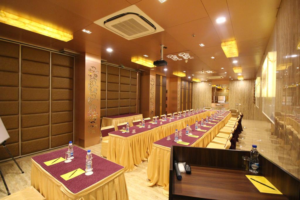 Hotel Golden Grand Delhi  Exterior foto